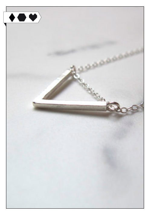 SLORIS_LuvaHuva_Triangle_necklace_big