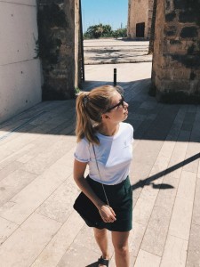 slow fashion look sloris fair fashion outfit slow-fashion-look-sloris-armedangels-vintage-birkenstock-vegan-icecream-mallorca-la-palma-dickmoby